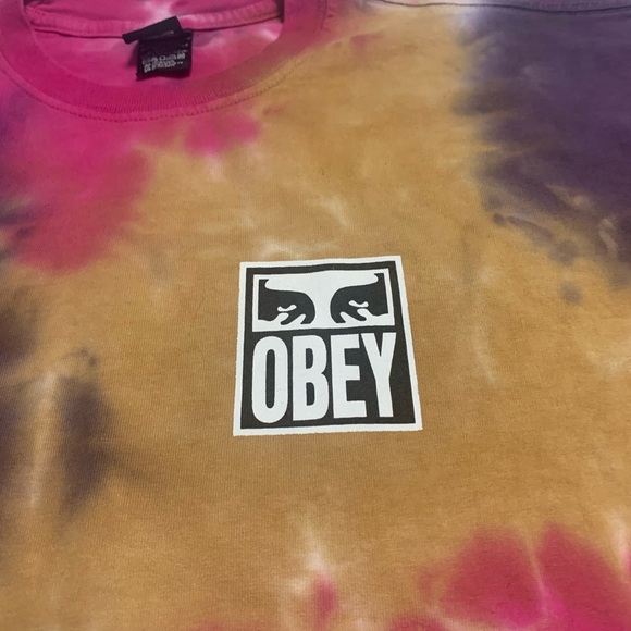 RARE OBEY tee featuring the brand’s iconic logo at the chest and back. Tie-dyed - Picture 9 of 10